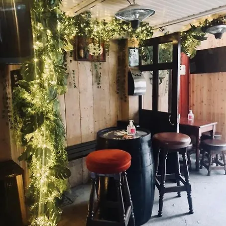 ベッド・アンド・ブレックファスト Charlie Foleys *